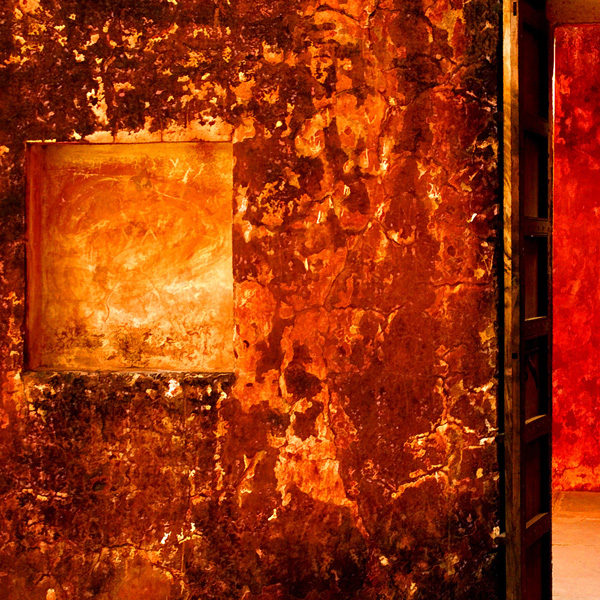 Sunburnt walls and a doorway at the Jaigarh Fort in Jaipur