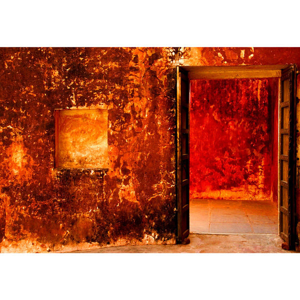 Sunburnt walls and a doorway at the Jaigarh Fort in Jaipur - Image 2